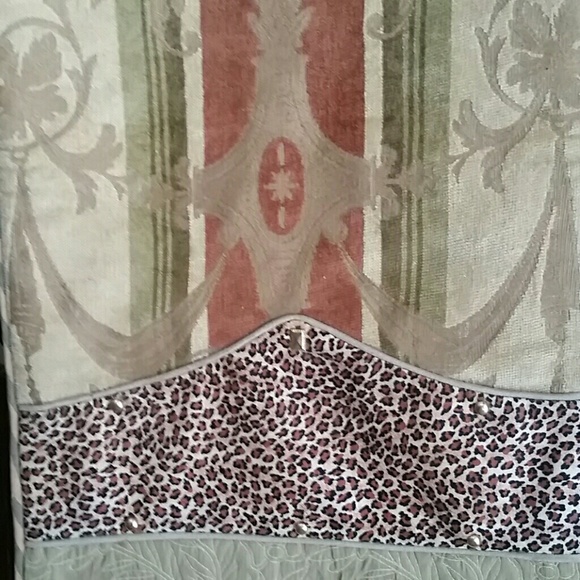 Table Runner - Picture 3 of 5